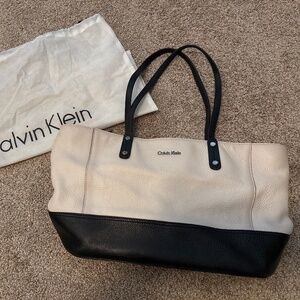 Soft leather Calvin Klein handbag with/storage bag